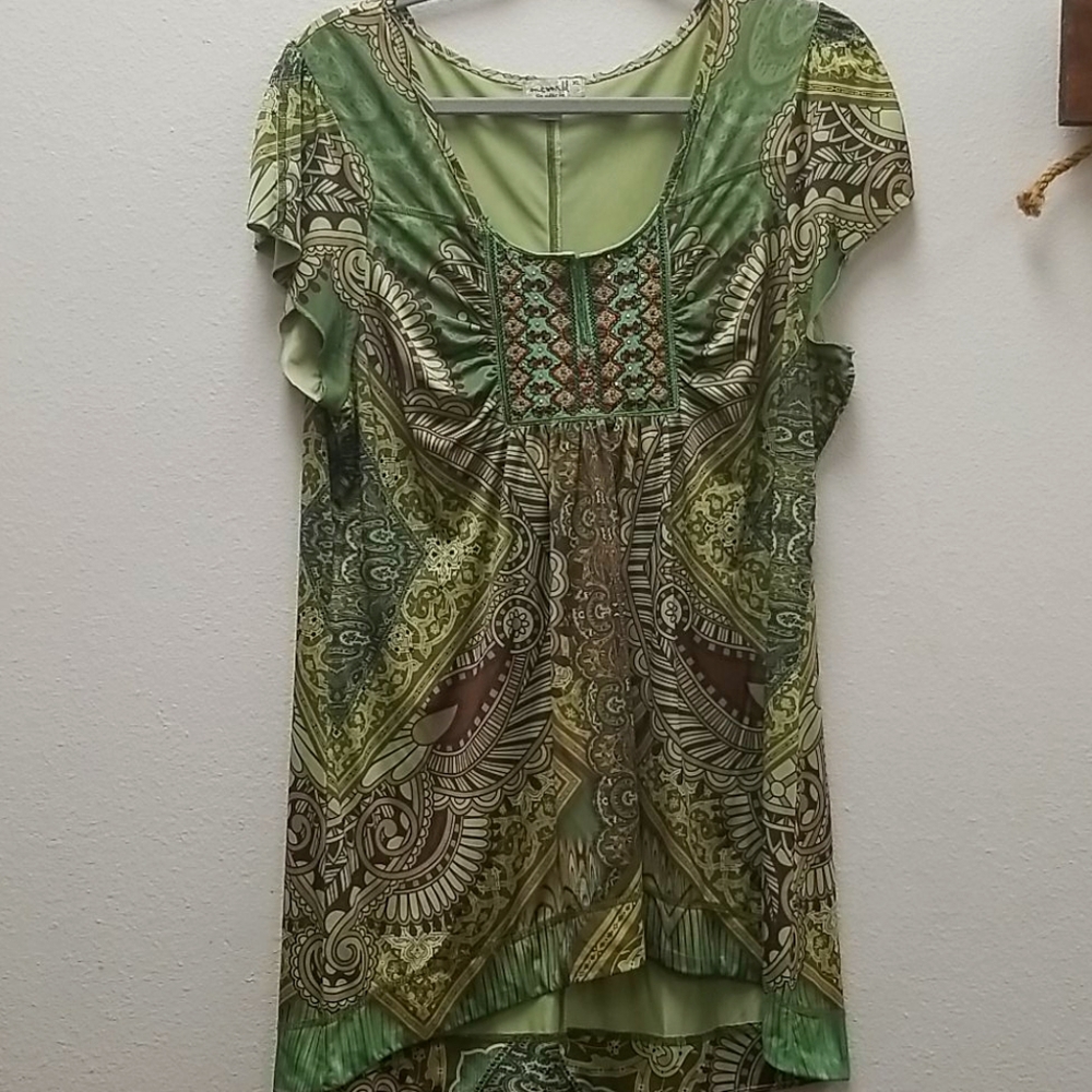 EUC Size XL One World top